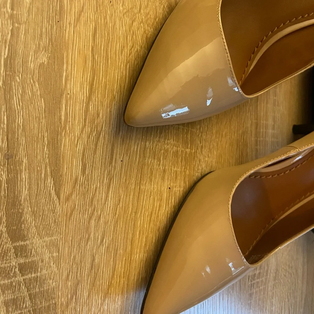 Coach Tan Heels Pointed Toe Classic - Picture 3 of 11